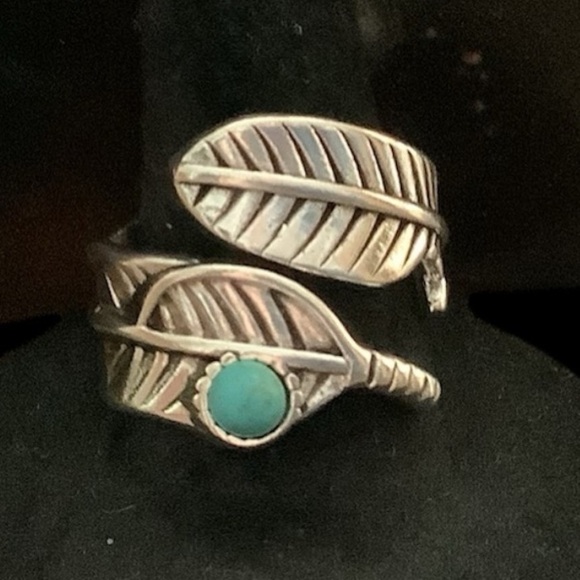💥2/$24 or 3/$30💥 Silver open wrap fashion ring with turquoise accent stone. NWT. - Picture 3 of 8